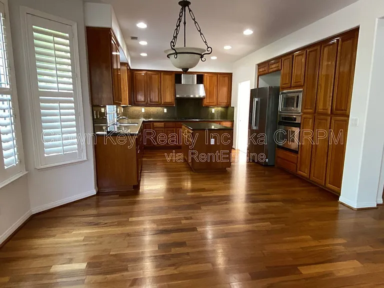 1030 Eastlake Cir — Photo 12
