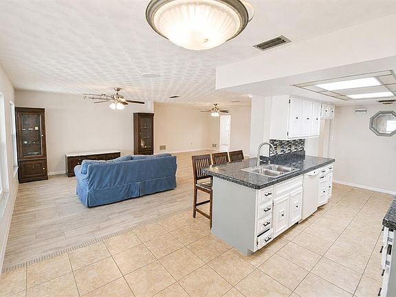 3rd image of 22128 BRONXVILLE AVENUE