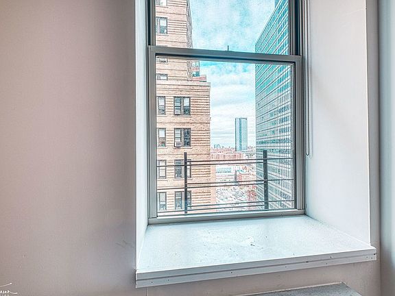 5th image of 116 John St APT 2106