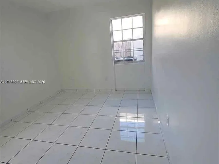 12305 SW 42nd St — Photo 9