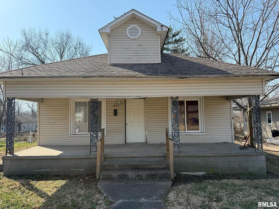 1st image of 1804 E Oak St