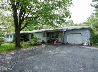 472 Grooms Rd, Clifton Park, NY 12065