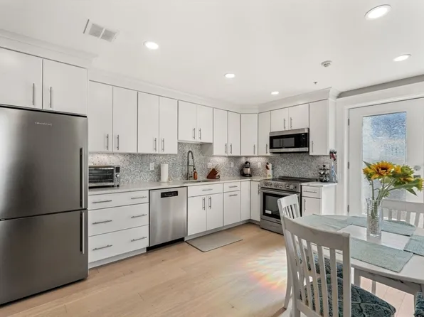 600 Shirley St #16, Winthrop, MA 02152