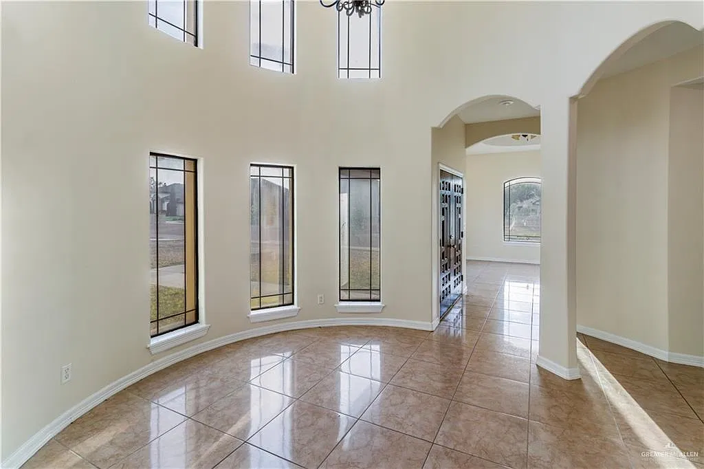 3 bed, 2.0 bath, 1648 sqft, $1,700 — Photo 3