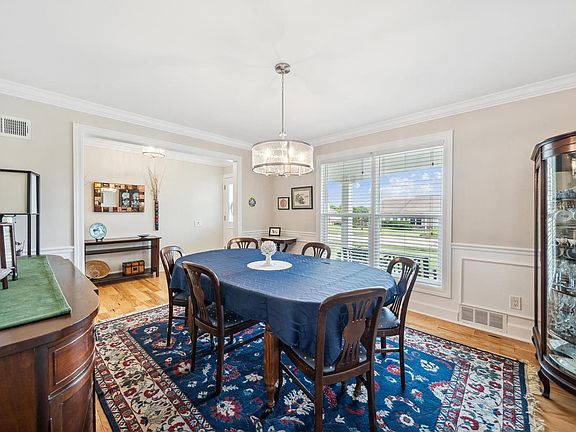 3rd image of 359 Country Glen Ln