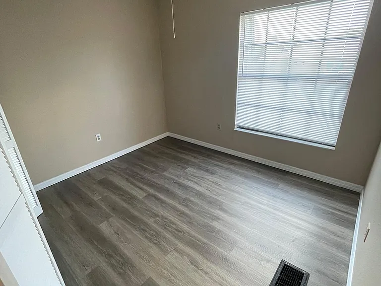 1300 Arlington Ln NE #1 — Photo 7