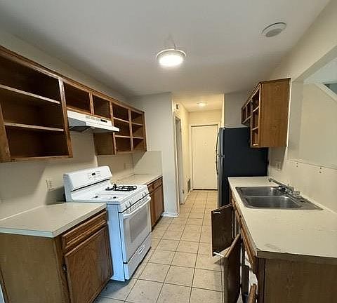 2nd image of 1113 Orchard Park Cir