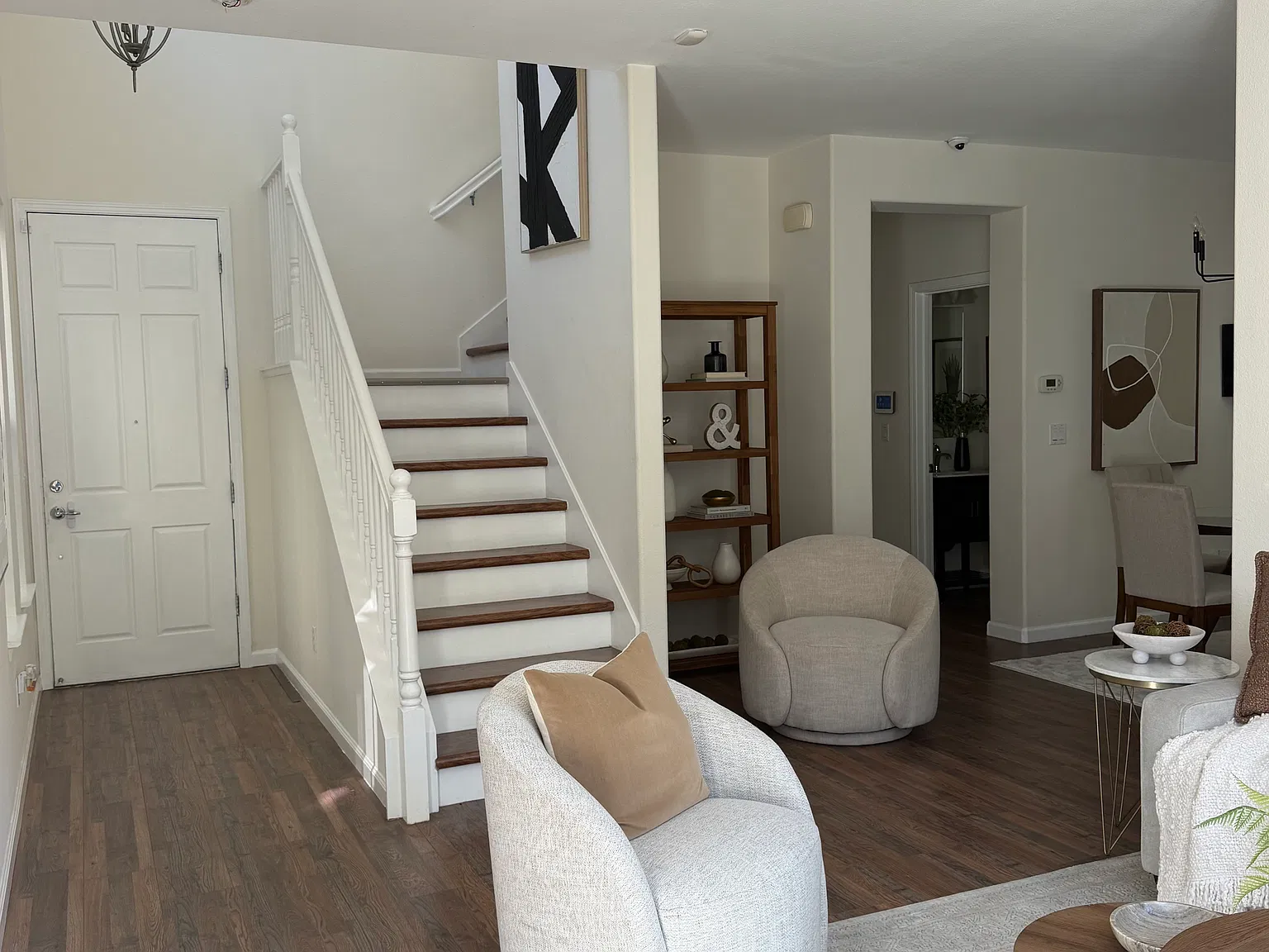 3 bed, 2.5 bath, 1489 sqft, $4,100 — Photo 2