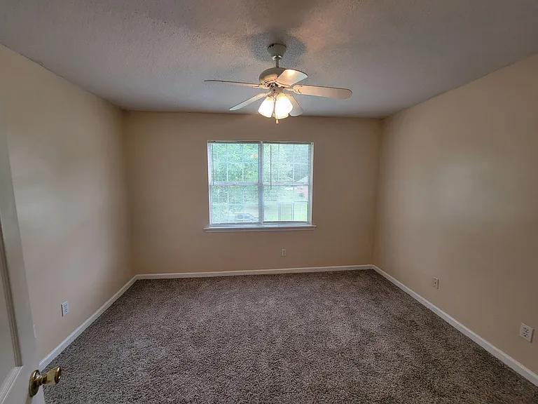 1063 Waltons Pass — Photo 35