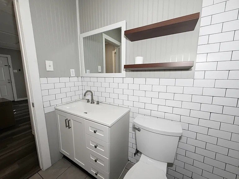1016 W Crawford St — Photo 13