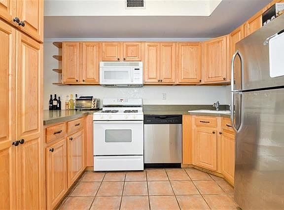 3rd image of 317 Monroe St APT 2