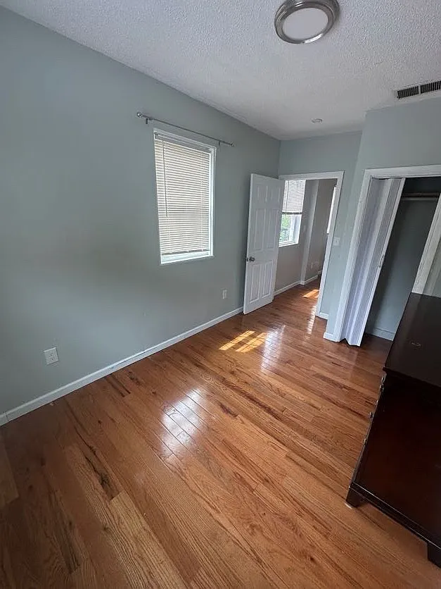 3 bed, 1100 sqft, $1,799 — Photo 4