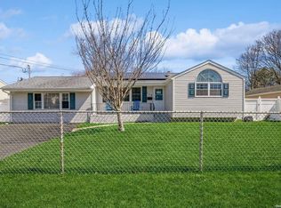 113 Timberline Dr, Brentwood, NY 11717