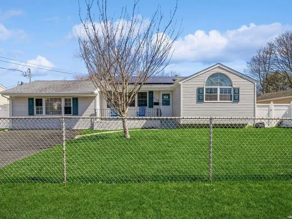 113 Timberline Drive, Brentwood, NY 11717