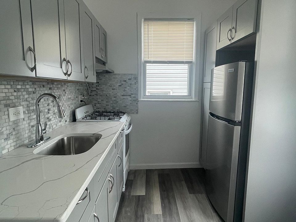 1st image of 2982 Lawton Ave #2