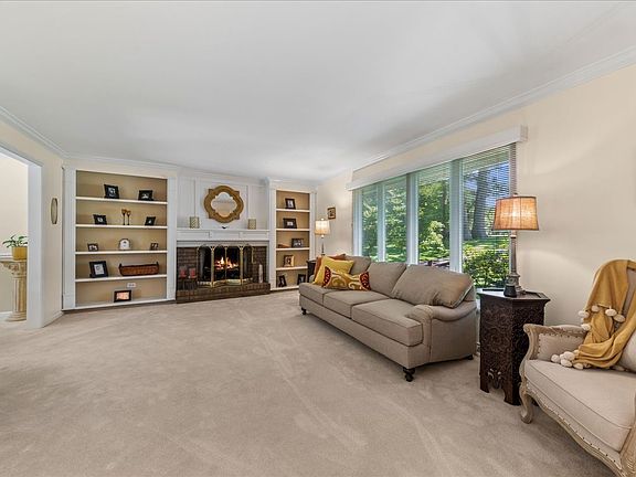 3rd image of 2244 Country Knoll Ln