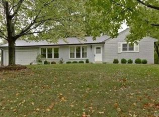 10127 Fieldcrest Ln, Saint Louis, MO