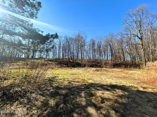 81 Hamlin Hwy, Moscow, PA 18444