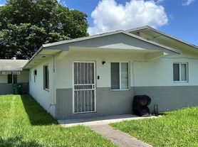 2415 NW 82nd St, Miami, FL