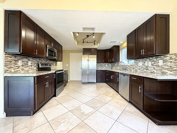 3rd image of 79900 Trinidad Dr