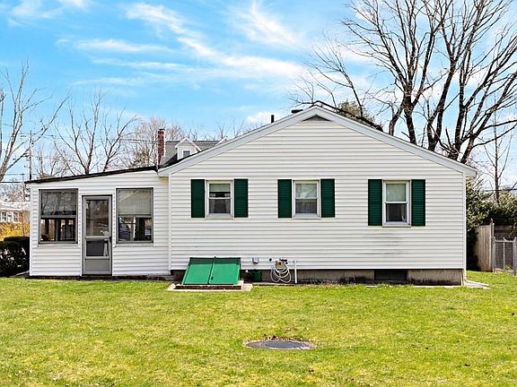 3rd image of 105 Sheridan St
