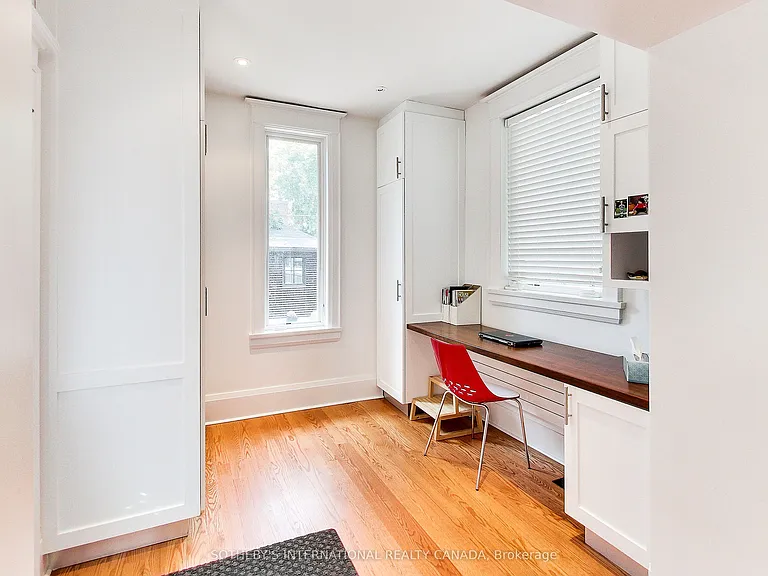 114 Westmount Ave — Photo 9