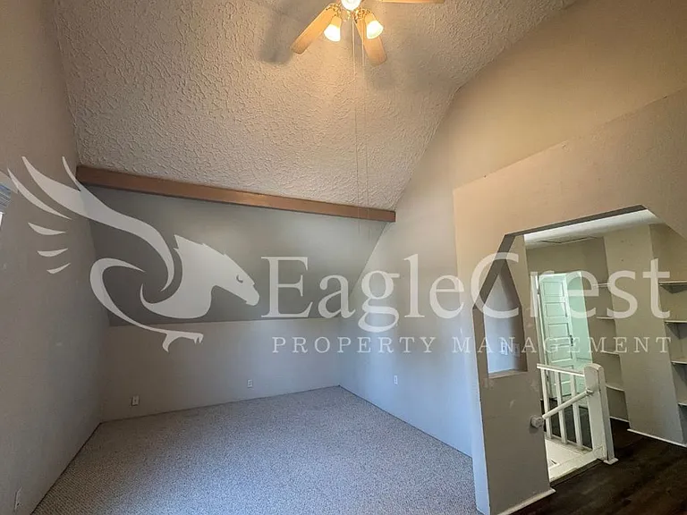 613 Locust St — Photo 23