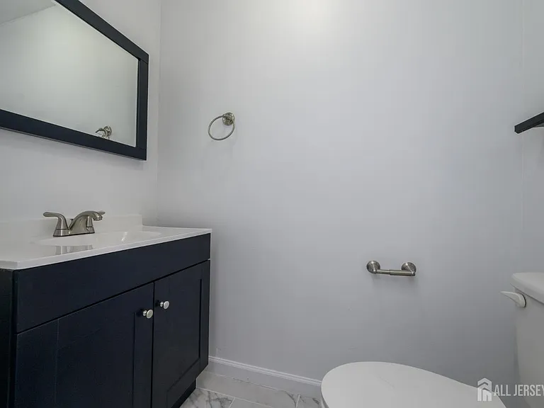 805 Darlington Dr — Photo 13