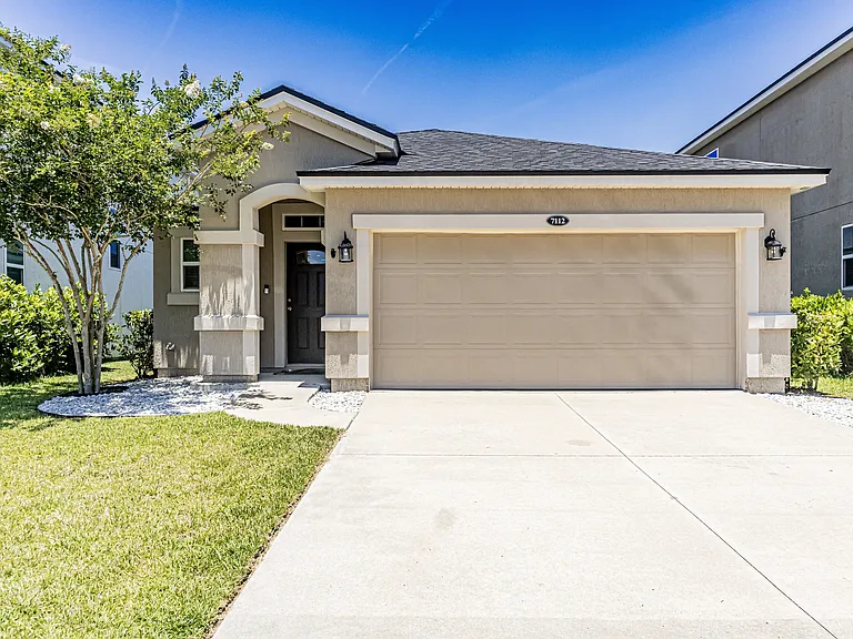 7112 Emsley Cir — Photo 1