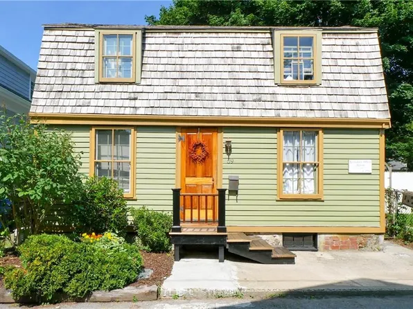 69 Tilden Ave, Newport, RI 02840