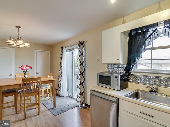 3rd image of 37 Pepperwood Ln