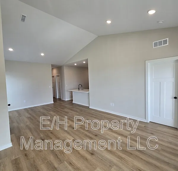 12195 N Fennec — Photo 2