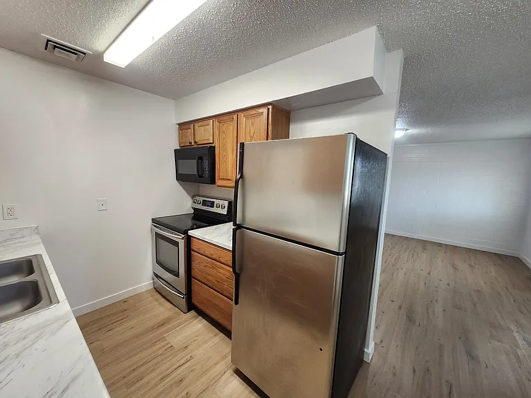 5229 N 59th Dr #4 — Photo 7