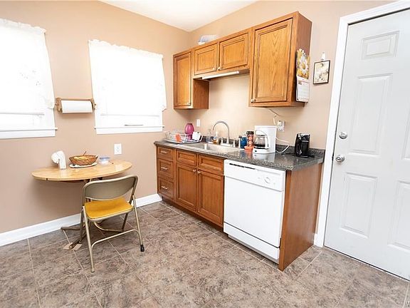 3rd image of 375 Hamilton Blvd