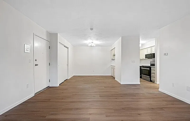 2 bed, 2.0 bath, 731 sqft, $1,795 — Photo 2