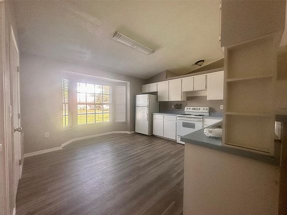 4th image of 553 Garfield Avenue