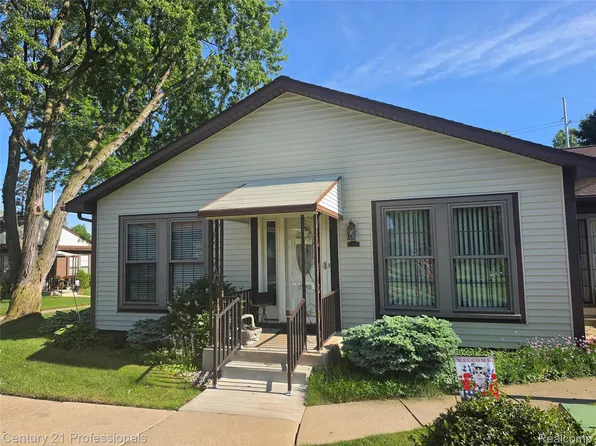 40318 Newport Dr, Plymouth, MI 48170
