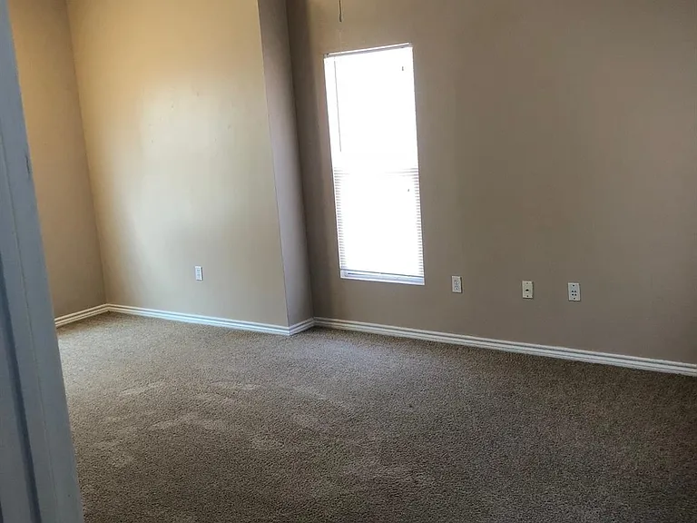 4122 Drake St #1/2 — Photo 15