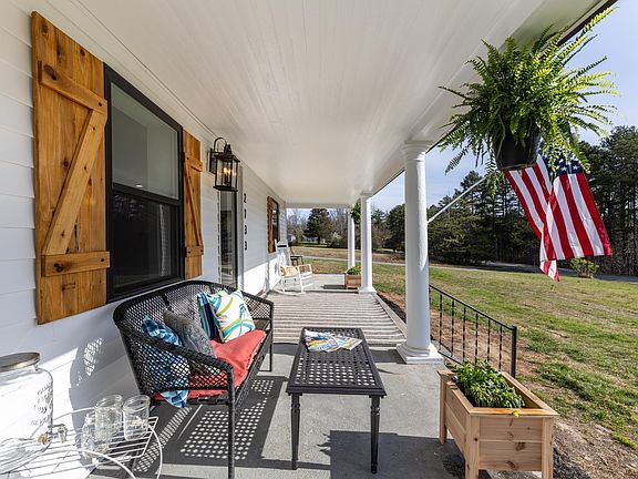 3rd image of 2733 Cedar Lane Rd