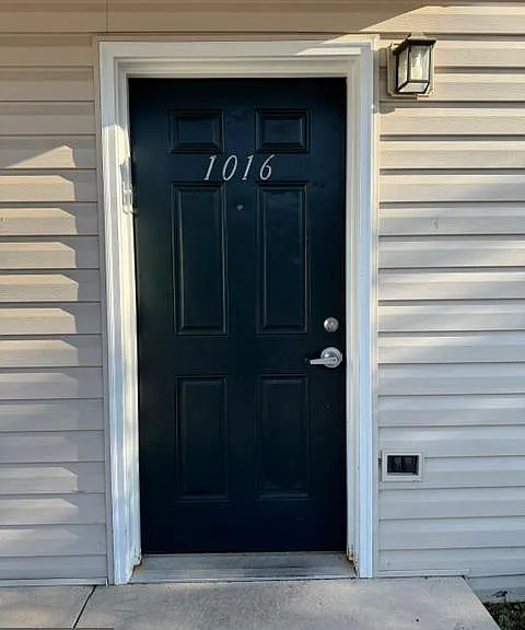 99 Hot Point Ave — Photo 1