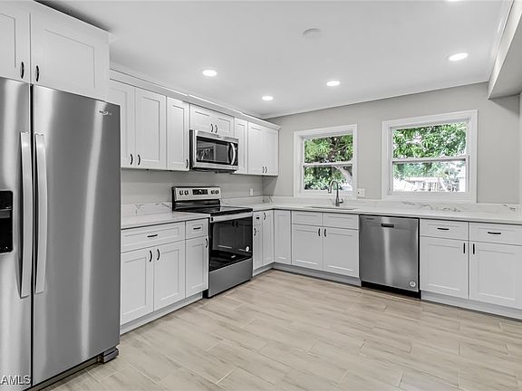 3rd image of 1152 Harbor Dr