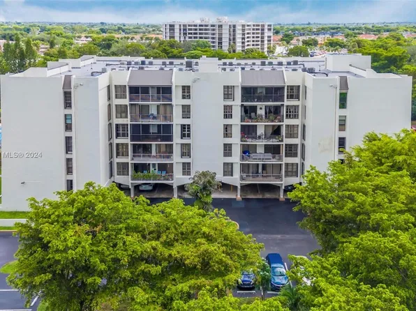14201 SW 66th St APT 403, Miami, FL 33183