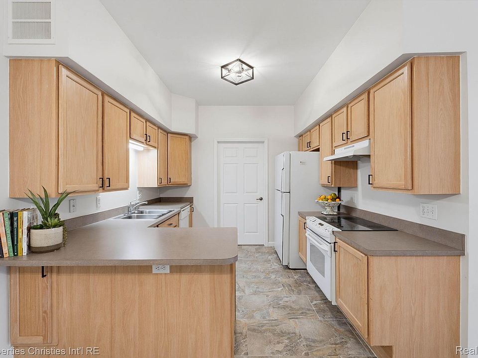 730 Amberly Dr, photo 9