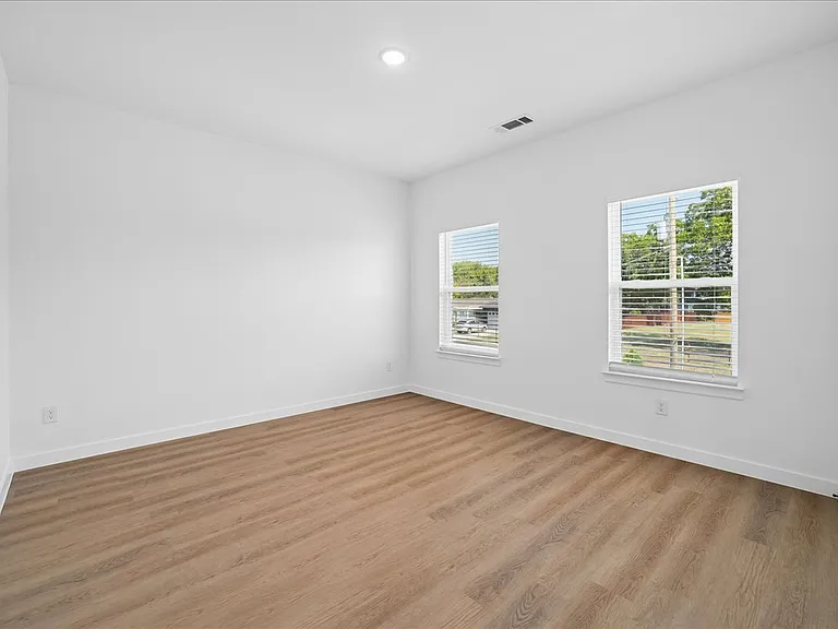 Second upstairs bedroom