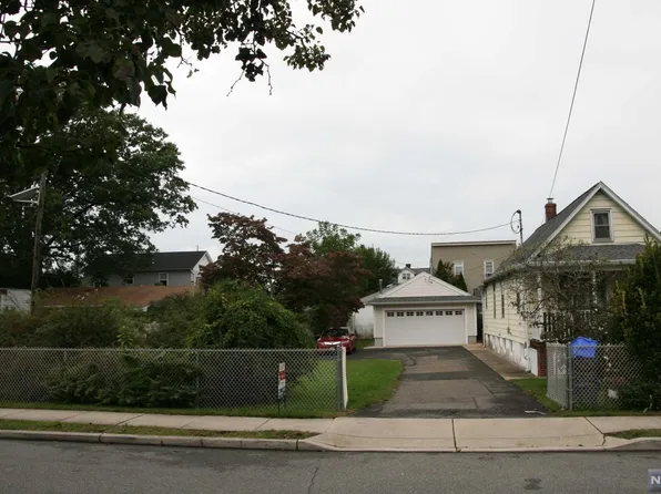 25 Pulaski Ave, Wallington, NJ 07057