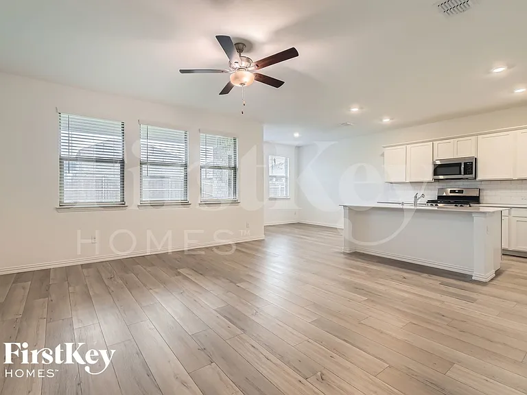 2324 Okeefe Dr — Photo 4