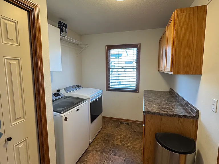 511 NW Benjamin Ct — Photo 18