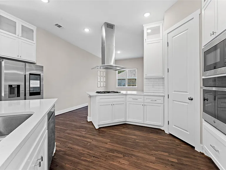 2650 Fountain View St — Photo 13