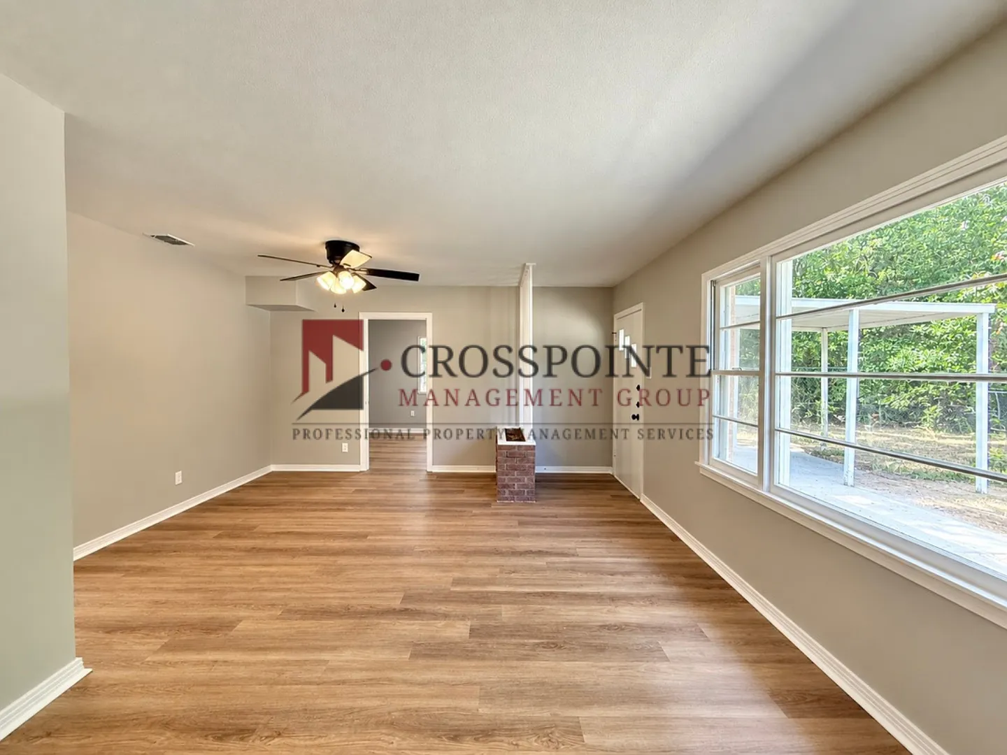 Charming 2 Bedroom, 1 Bathroom Home with a Bonus Room! — Photo 2