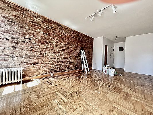 1st image of 707 W 171st St APT 4B